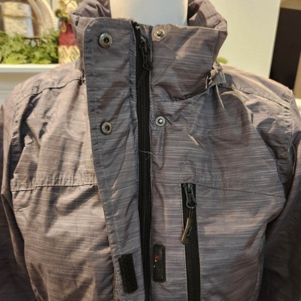 CB Sport Women's Gray Striped Belted Ski Jacket Size M Flaw: NO‎ HOOD - Picture 5 of 9